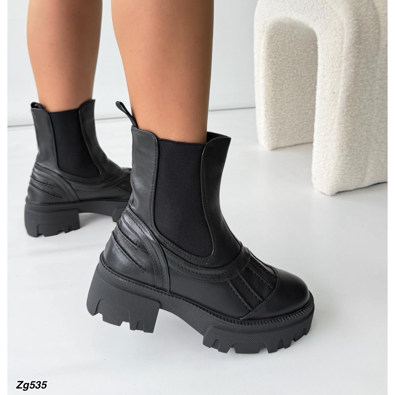 Botin negro resorte suela 5cm UK68 C-77